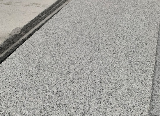 異型芝麻白火燒面板材.jpg